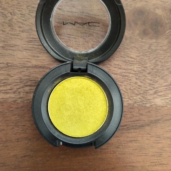 4 for $30  Mac Cosmetics eyeshadow - eyepopping - Picture 1 of 2